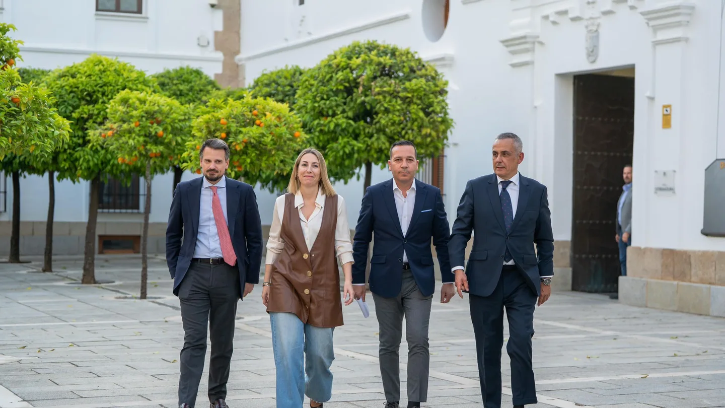 PP y Vox alcanzan un acuerdo en Extremadura PP y Vox alcanzan un acuerdo en Extremadura