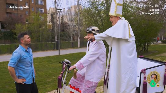 El monaguillo 'Mateo' y el 'sumo pont&iacute;fice' de la Iglesia Aznariana se han propuesto sabotear la fiesta que va a celebrar El Intermedio por su 20 aniversario. Pero en su camino hacia el Florida Park tendr&aacute;n un dram&aacute;tico encuentro. 