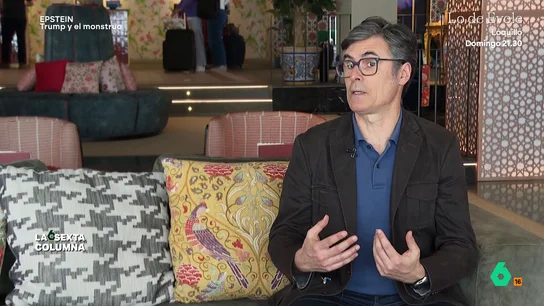 Sandro Pozzi, sobre Jeffrey Epstein: "Sabía cómo moverse en público, creo que esa fue su clave" Jeffrey Epstein no era de alta cuna. Era de una familia de clase media y trabajó, en sus inicios, como maestro en un colegio privado de la ciudad de los rascacielos.