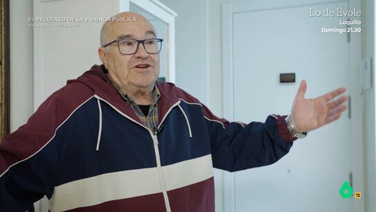 Un propietario de 'Les Naus' muestra su vivienda a Equipo de Investigaci&oacute;n. Asegura que, a pesar del esc&aacute;ndalo que salpica a la concejala de Urbanismo de Alicante y otros cargos, en la urbanizaci&oacute;n "hay gente normal".