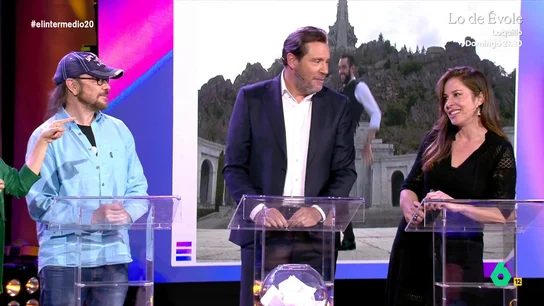 Wyoming, Óscar Puente, Santiago Segura y Mamen Mendizábal compiten por ser el que más sabe de historia de El Intermedio La sección 'Barrio rico y barrio obrero', el baile de Dani Mateo en el Valle de los Caídos... Thais Villas presenta este concurso de historia de El Intermedio, en el que los concursantes también comparten sus propias anécdotas.