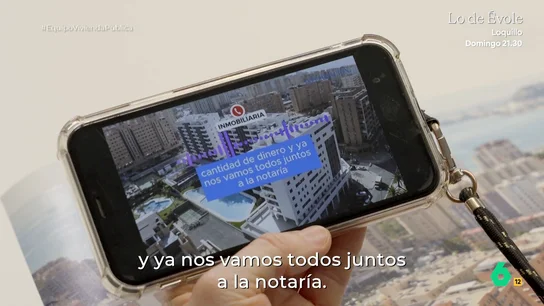 El audio que demuestra la especulación con los pisos protegidos de Alicante Equipo de Investigación se adentra en las irregularidades de la promoción de vivienda pública de adelante. La periodista Mercedes Gallego muestra cómo algunos propietarios piden enormes cantidades de dinero en negro para poder vender los pisos por el doble del límite legal.