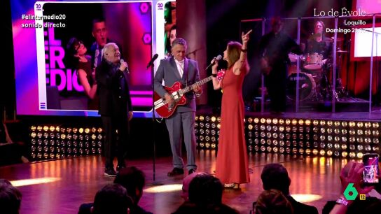 El presentador de El Intermedio se ha animado a interpretar esta popular canci&oacute;n junto a los artistas Ana Bel&eacute;n y V&iacute;ctor Manuel para despedir el 20 aniversario del programa. 