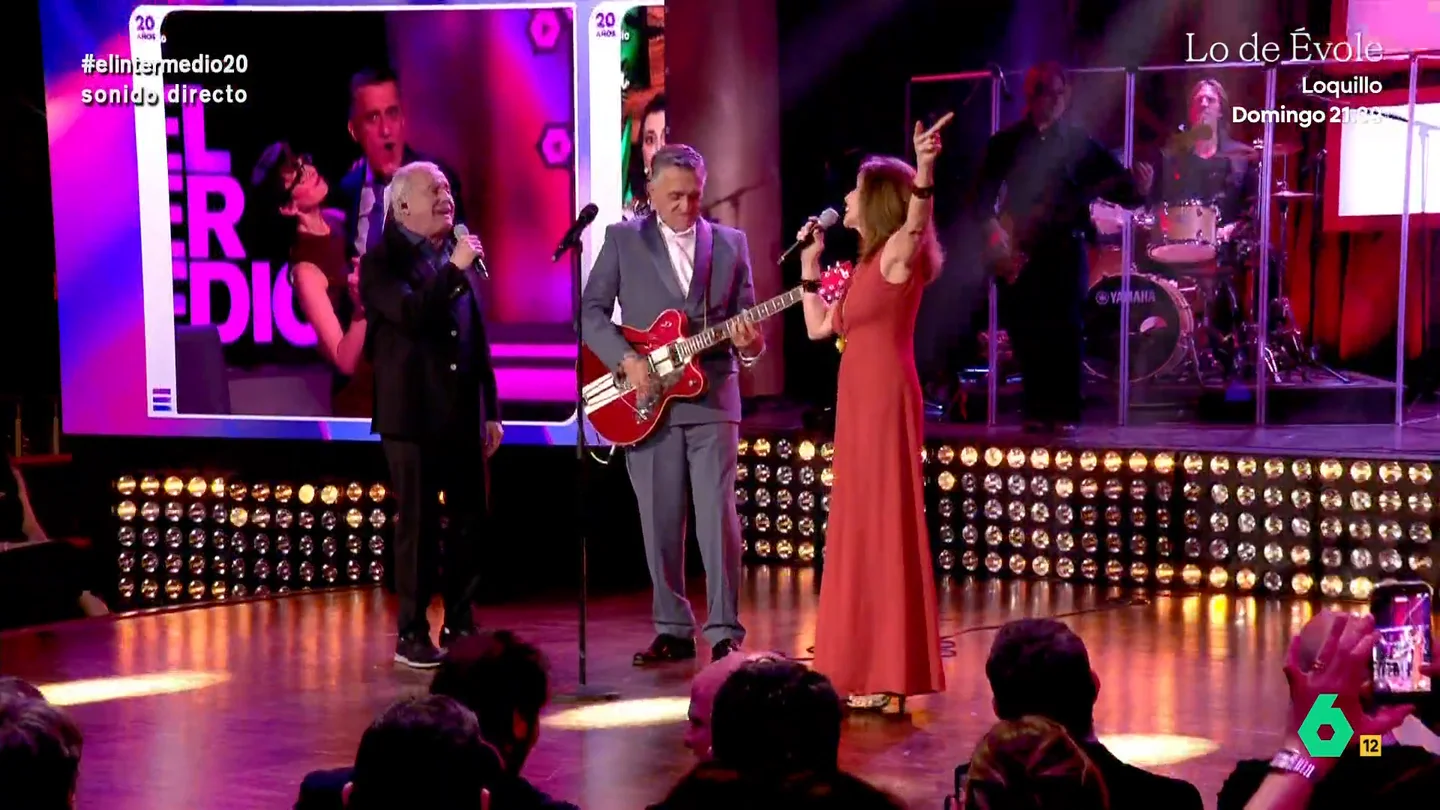 Ana Belén y Víctor Manuel despiden el 20 aniversario de El Intermedio con 'Fiesta', de Serrat y Sabina El presentador de El Intermedio se ha animado a interpretar esta popular canción junto a los artistas Ana Belén y Víctor Manuel para despedir el 20 aniversario del programa.
