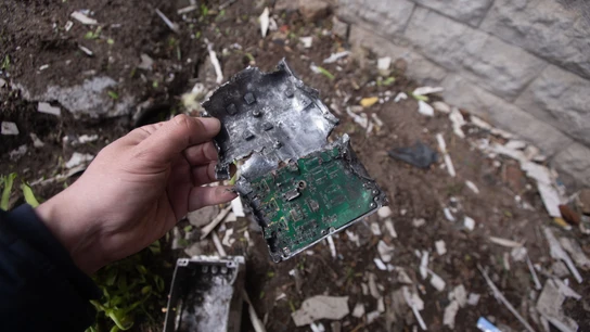 Restos de un dron ruso después de alcanzar una vivienda en la ciudad ucraniana de Shostka el 19 de abril de 2026 Restos de un dron ruso después de alcanzar una vivienda en la ciudad ucraniana de Shostka el 19 de abril de 2026