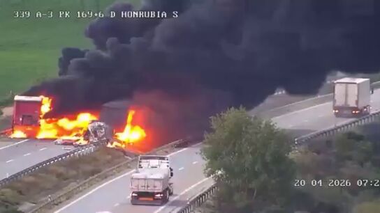 El incendio de dos camiones provoca el corte de la autov&iacute;a A-3 a la altura de Honrubia (Cuenca) sentido Madrid