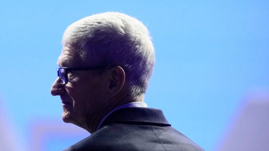 Tim Cook, quien dejar&aacute; de ser director ejecutivo de Apple el pr&oacute;ximo septiembre, en una imagen de archivo.