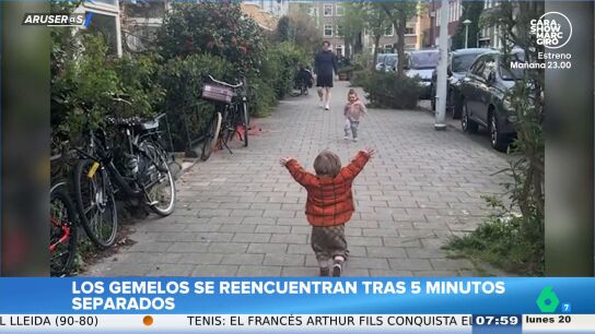 El emotivo reencuentro de dos beb&eacute;s gemelos tras estar separados solo cinco minutos