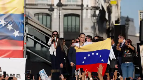 La líder opositora venezolana y premio Nobel de la Paz, durante un encuentro con la comunidad de su país en España, en la Puerta del Sol La líder opositora venezolana y premio Nobel de la Paz, durante un encuentro con la comunidad de su país en España, en la Puerta del Sol