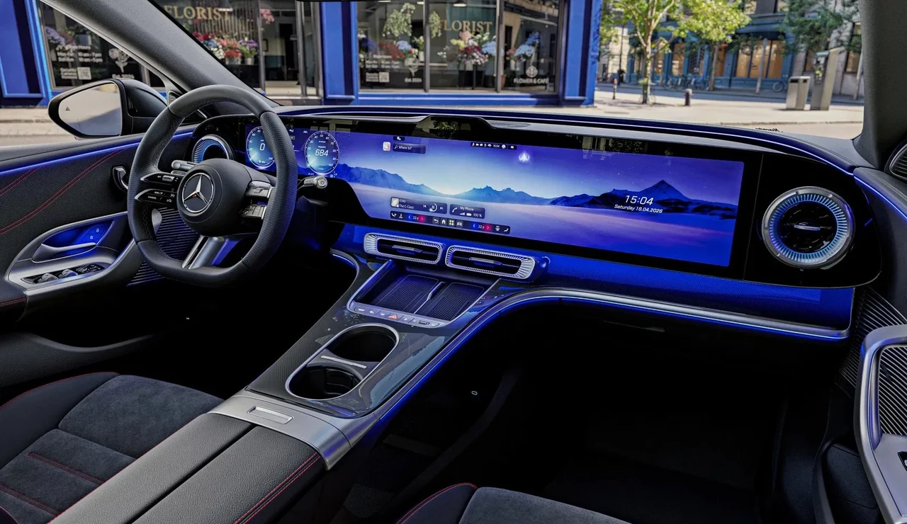 Tiene estrellas en el techo y una grandísima pantalla: ¿acierta Mercedes con el nuevo Clase C?