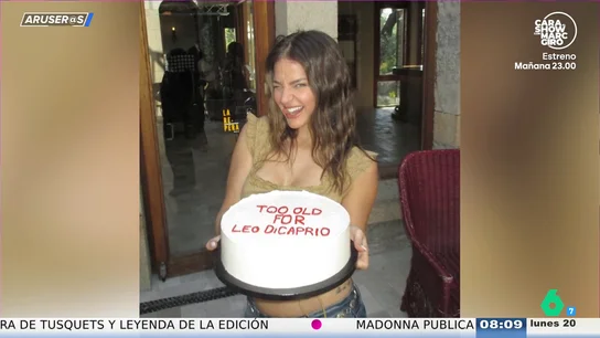 Laura Escanes celebra con Joan Verdú sus 30 años con una divertida tarta: "Demasiado mayor para Leonardo Dicaprio" Laura Escanes celebra con Joan Verdú sus 30 años con una divertida tarta: "Demasiado mayor para Leonardo Dicaprio"