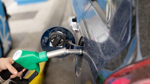 Repostaje en una gasolinera
