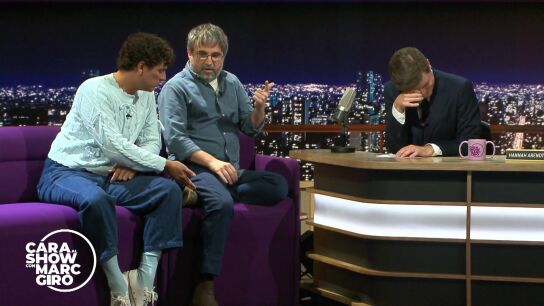 La reacci&oacute;n de Jordi &Eacute;vole cuando Eduardo Casanova le dice que su forma de sentarse es de "perroflauta": "&iexcl;Se est&aacute; amariconando!"