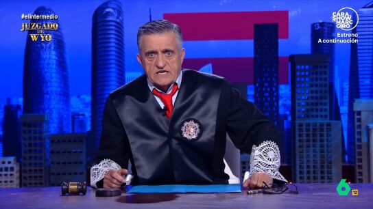 El grupo ultra lidera la acusaci&oacute;n popular en el caso de la mujer de Pedro S&aacute;nchez. Adem&aacute;s de pedir 24 a&ntilde;os de prisi&oacute;n para ella, han solicitado que entregue cinco declaraciones del IRPF y el CV que present&oacute; en la universidad. 