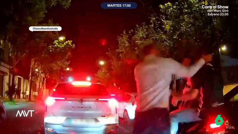 Una discusi&oacute;n en un sem&aacute;foro acaba en una pelea multitudinaria en Sevilla: podr&iacute;a haber sido ocasionada por el f&uacute;tbol