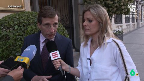 Andrea Ropero tiene la oportunidad de hablar con Jos&eacute; Luis Mart&iacute;nez-Almeida en un desayuno informativo con la presencia de Mar&iacute;a Corina Machado. Condena los gritos racistas de 'mona' a Delcy y minimiza la labor del Gobierno y Zapatero en Venezuela.