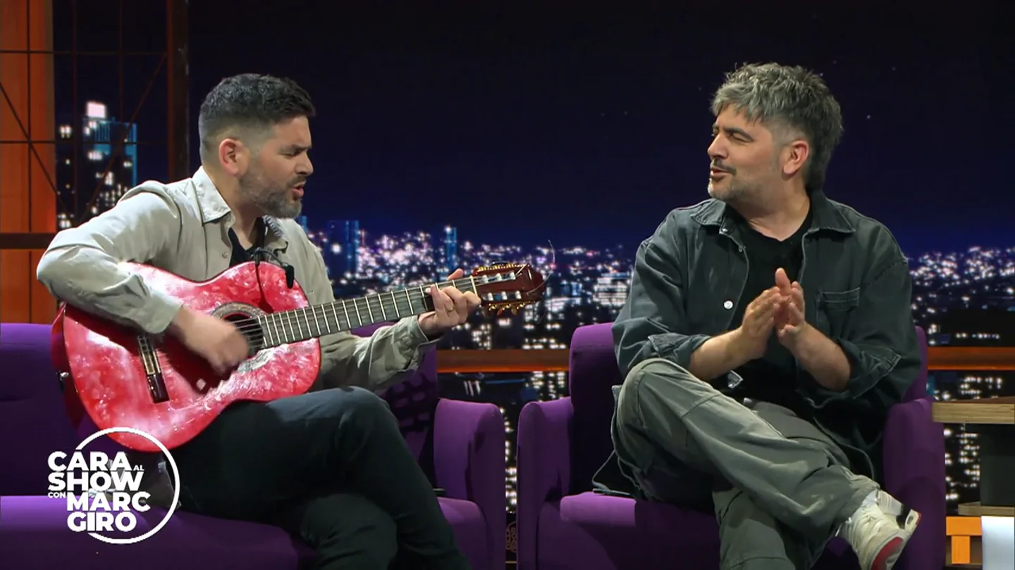 Estopa canta en exclusiva en Cara al Show 'Sentir diferente', uno de los temas de su nuevo disco: "La compuse con 16 años" Estopa canta en exclusiva en Cara al Show 'Sentir diferente', uno de los temas de su nuevo disco: "La compuse con 16 años"