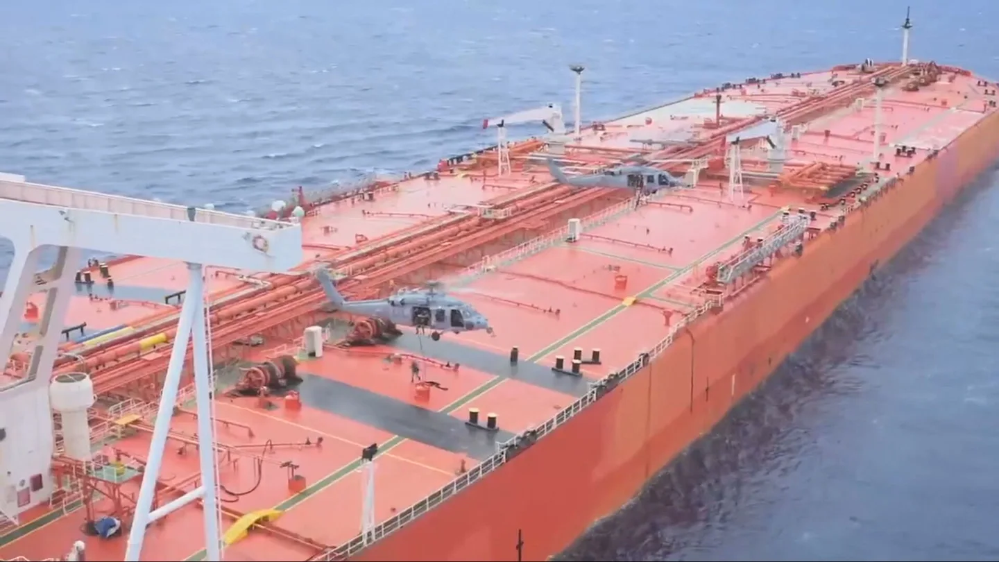 La batalla marítima en Ormuz: Irán asegura que sus barcos surcan el estrecho mientras Trump sigue asaltando buques La batalla marítima en Ormuz: Irán asegura que sus barcos surcan el estrecho mientras Trump sigue asaltando buques