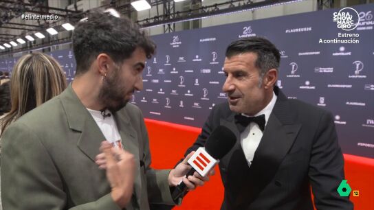 Un a&ntilde;o despu&eacute;s de que Luis Figo le dijera a Isma Ju&aacute;rez que no ve El Intermedio porque "sois muy rojos", el reportero vuelve a preguntar al exfutbolista, que en este v&iacute;deo le sorprende con su sorpresa.