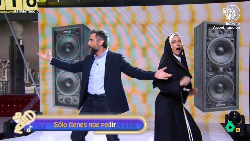 Dani Mateo y Cristina Gallego demuestran lo bien que casan Iglesia y Bad Bunny