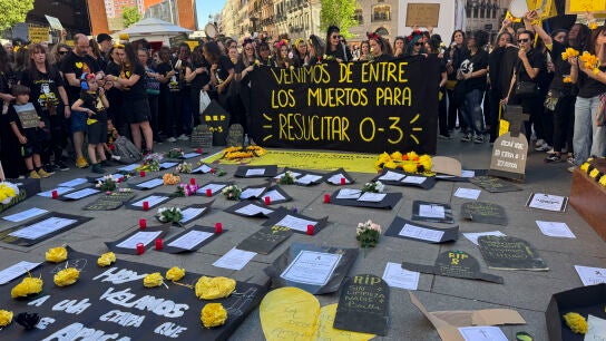 Asistentes a la concentraci&oacute;n convocada por la Plataforma Laboral de Escuelas Infantiles (PLEI), que mantiene convocada una huelga indefinida desde el 7 de abril