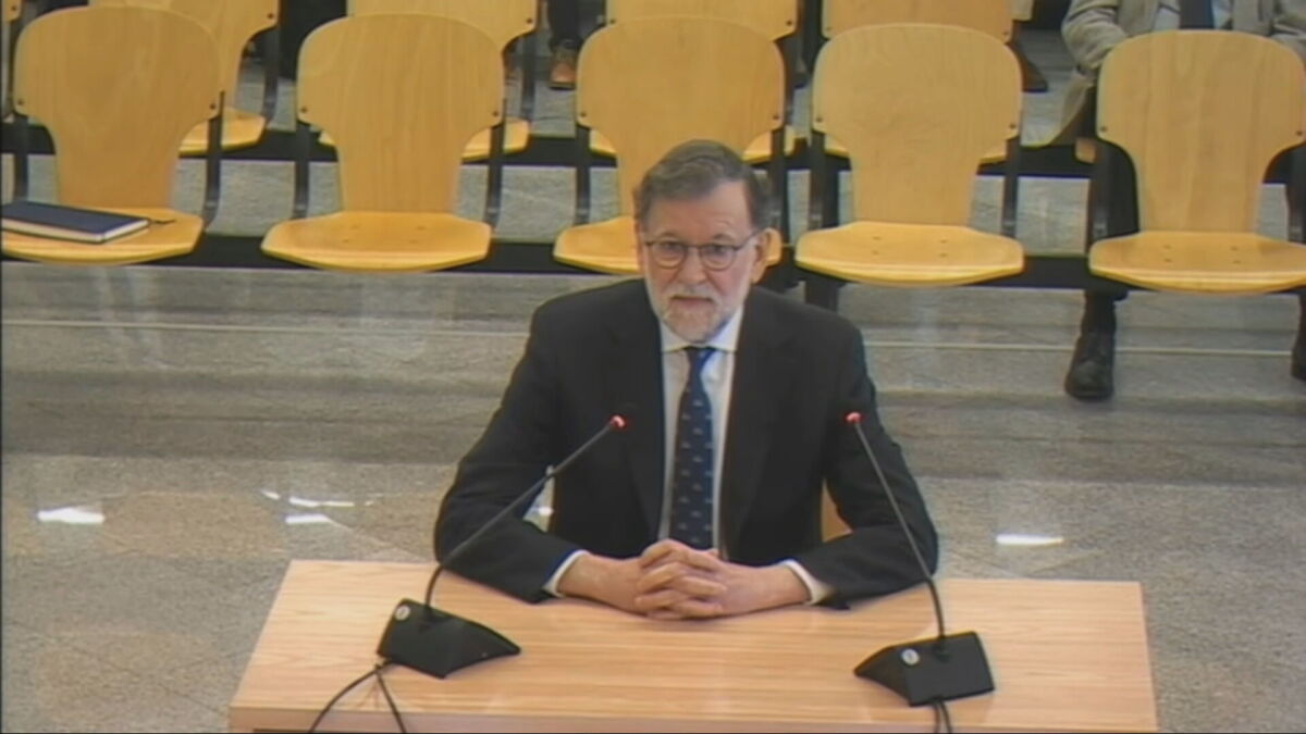Rajoy o Bárcenas, uno de los dos miente: las contradicciones de sus testificales en el juicio de la Kitchen