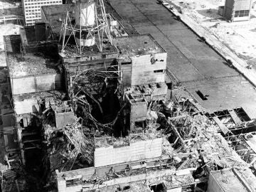 El reactor 4 de Chernóbil tras la explosión del 26 de abril de 1986. El reactor 4 de Chernóbil tras la explosión del 26 de abril de 1986.