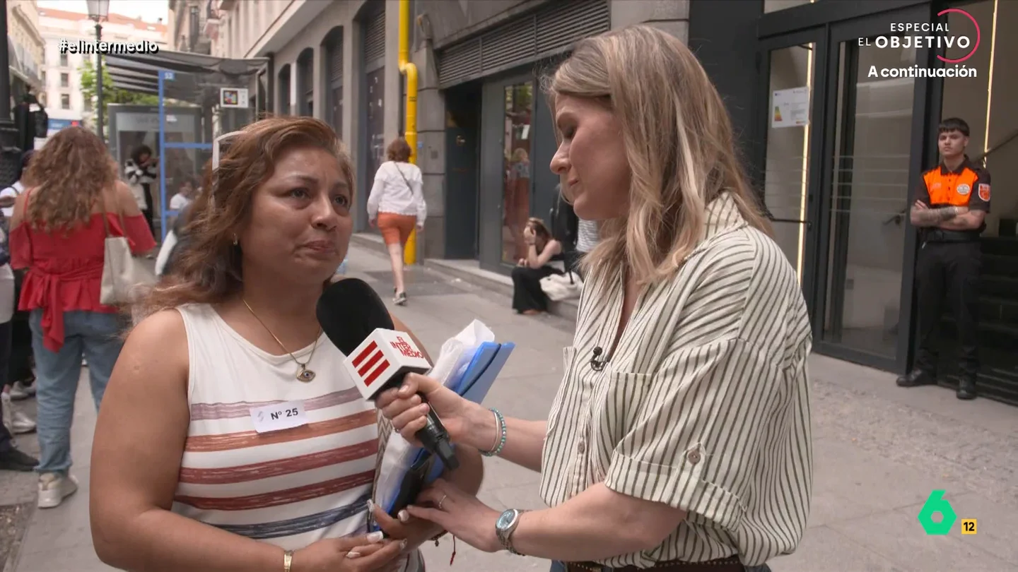 Una migrante en proceso de regularización, a Andrea Ropero: "Siempre hay ese miedo de que te vayan a parar y devolverte a tu país" Una migrante en proceso de regularización, a Andrea Ropero: "Siempre hay ese miedo de que te vayan a parar y devolverte a tu país"