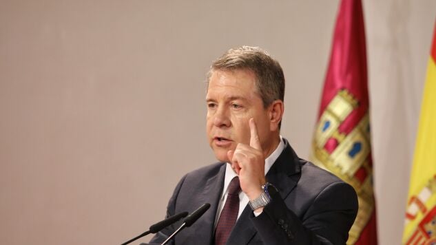 El Presidente de la Junta de Comunidades de Castilla-La Mancha, Emiliano Garc&iacute;a-Page, durante un acto