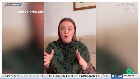 Una influencer extranjera con novio andaluz alucina con el precio de vestirse para la Feria de Abril