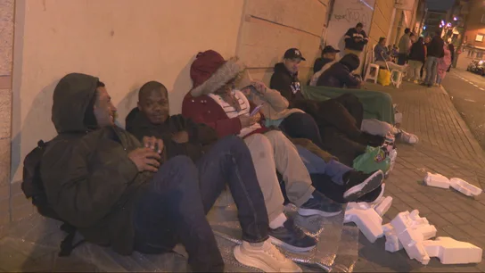 Migrantes a la espera de su documentación Migrantes a la espera de su documentación