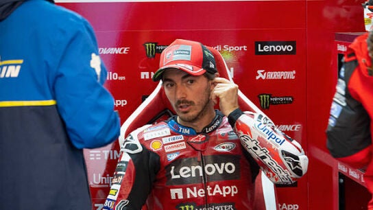 Pecco Bagnaia no levanta cabeza en Jerez: "Tanta suerte ayer, tanta mala suerte hoy"