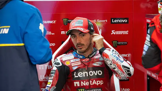 Pecco Bagnaia no levanta cabeza en Jerez: "Tanta suerte ayer, tanta mala suerte hoy" Pecco Bagnaia no levanta cabeza en Jerez: "Tanta suerte ayer, tanta mala suerte hoy"