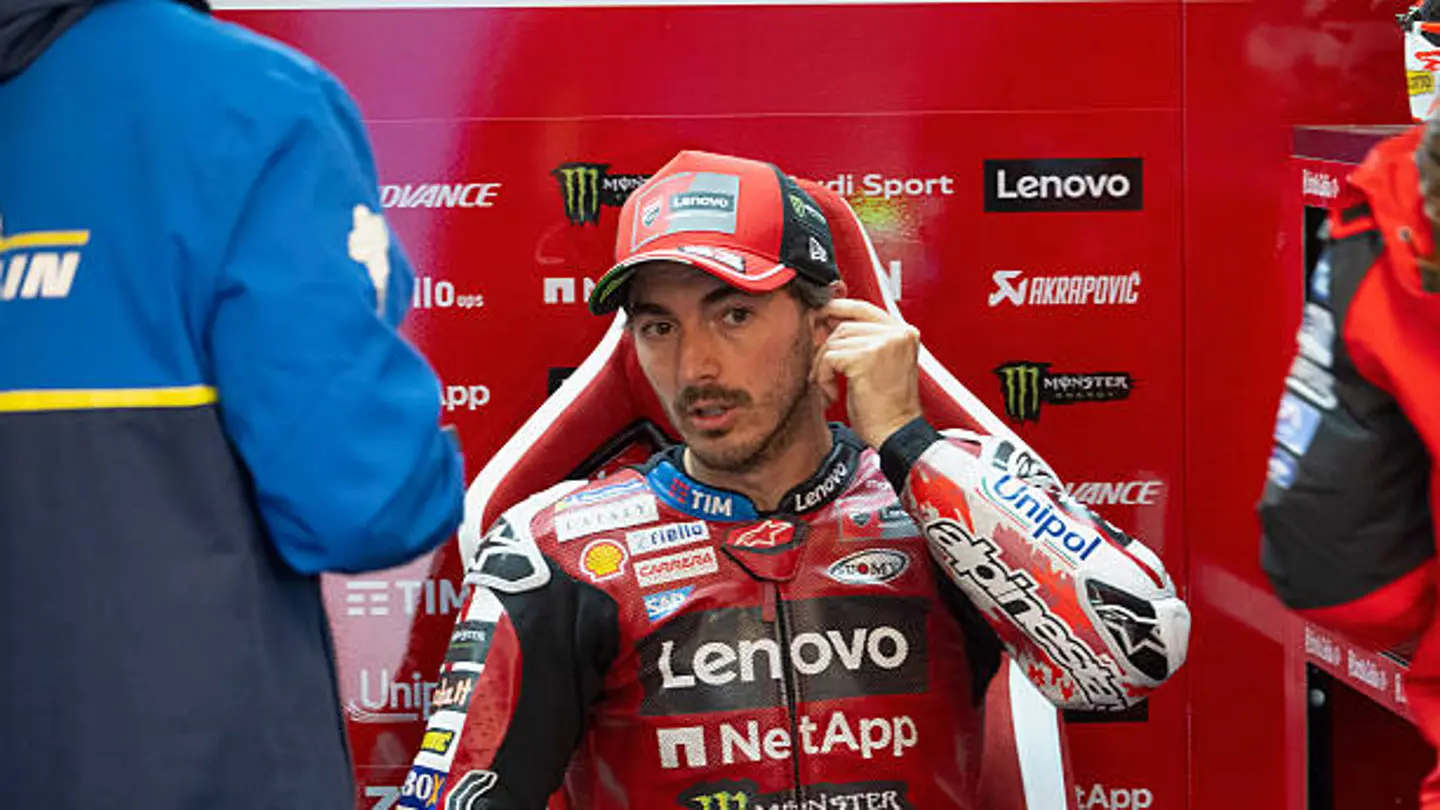 Pecco Bagnaia no levanta cabeza en Jerez: "Tanta suerte ayer, tanta mala suerte hoy" Pecco Bagnaia no levanta cabeza en Jerez: "Tanta suerte ayer, tanta mala suerte hoy"