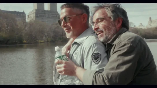 Évole se abraza a Alejandro Sanz en Nueva York para evitar caer por un ataque de cataplexia: "Estaré pendiente de las revistas" Évole se abraza a Alejandro Sanz en Nueva York para evitar caer por un ataque de cataplexia: "Estaré pendiente de las revistas"