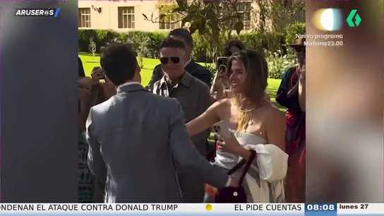 Alejandro Sanz acompaña a Stephanie Cayo a la boda de unos amigos: "Ha dicho que está enamoradísimo" Alejandro Sanz acompaña a Stephanie Cayo a la boda de unos amigos: "Ha dicho que está enamoradísimo"