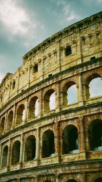 Imagen del coliseo de Roma después de aplicar el filtro Dirty Flash en Instagram Imagen del coliseo de Roma después de aplicar el filtro Dirty Flash en Instagram