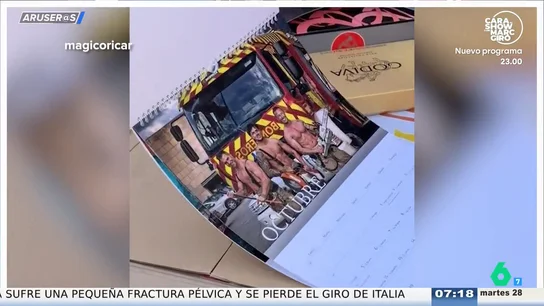 Ricardo, el bombero de Alcorcón que le ha regalado un calendario picantón a su abuela: "Está dedicado por todos sus compañeros bomberos" Ricardo, el bombero de Alcorcón que le ha regalado un calendario picantón a su abuela: "Está dedicado por todos sus compañeros bomberos"