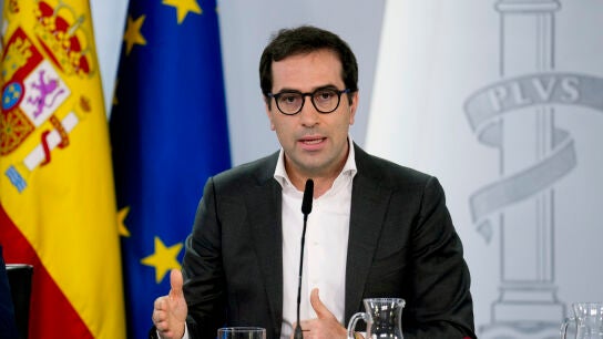 El vicepresidente primero y ministro de Econom&iacute;a, Comercio y Empresa, Carlos Cuerpo, durante la rueda de prensa posterior al Consejo de Ministros 