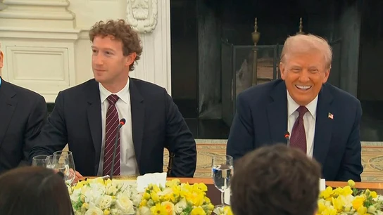 Mark Zuckerberg y Donald Trump en una cena con CEOs de las principales tecnológicas en 2025. Mark Zuckerberg y Donald Trump en una cena con CEOs de las principales tecnológicas en 2025.