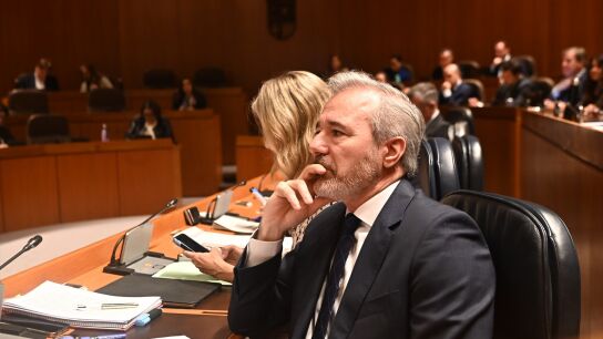 Jorge Azc&oacute;n durante el pleno de investidura en las Cortes de Arag&oacute;n