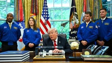 Los astronautas de Artemis II con Donald Trump en la Casa Blanca