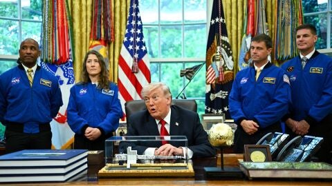 Los astronautas de Artemis II con Donald Trump en la Casa Blanca