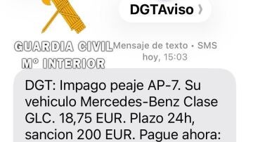 Imagen del SMS fraudulento que suplanta a la DGT.