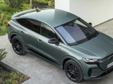 Audi pone al d&iacute;a su SUV e-tron con una nueva funci&oacute;n que convierte el coche en una powerbank gigante