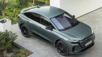 Audi pone al d&iacute;a su SUV e-tron con una nueva funci&oacute;n que convierte el coche en una powerbank gigante