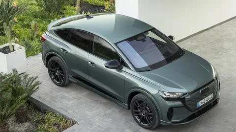 Audi pone al día su SUV e-tron con una nueva función que convierte el coche en una powerbank gigante Audi pone al día su SUV e-tron con una nueva función que convierte el coche en una powerbank gigante