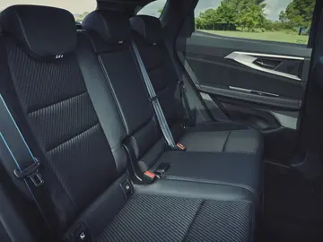 Renault Austral vs. Peugeot 3008: ¿cuál tiene mejor espacio interior? Renault Austral vs. Peugeot 3008: ¿cuál tiene mejor espacio interior?