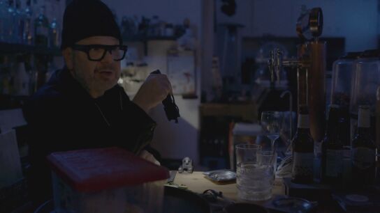 Alberto Chicote alucina al ver un cenicero usado en la barra de 'La Colina': "Hace a&ntilde;os que est&aacute; prohibido fumar en establecimientos"