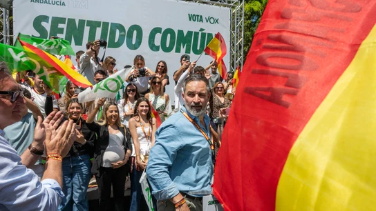 El líder de Vox, Santiago Abascal, a su llegada a un mitin político de cara a las elecciones en Andalucía, celebrado este viernes en la Alameda de Jaén. El líder de Vox, Santiago Abascal, a su llegada a un mitin político de cara a las elecciones en Andalucía, celebrado este viernes en la Alameda de Jaén.